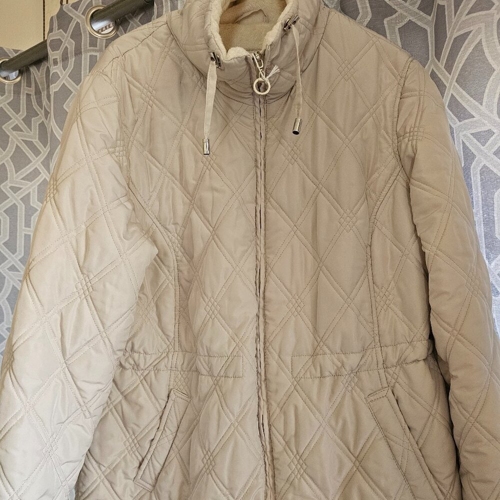 Weatherproof puffer white jacket